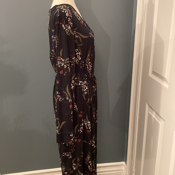 New Floral Wrap Dress - Picture 4 of 7